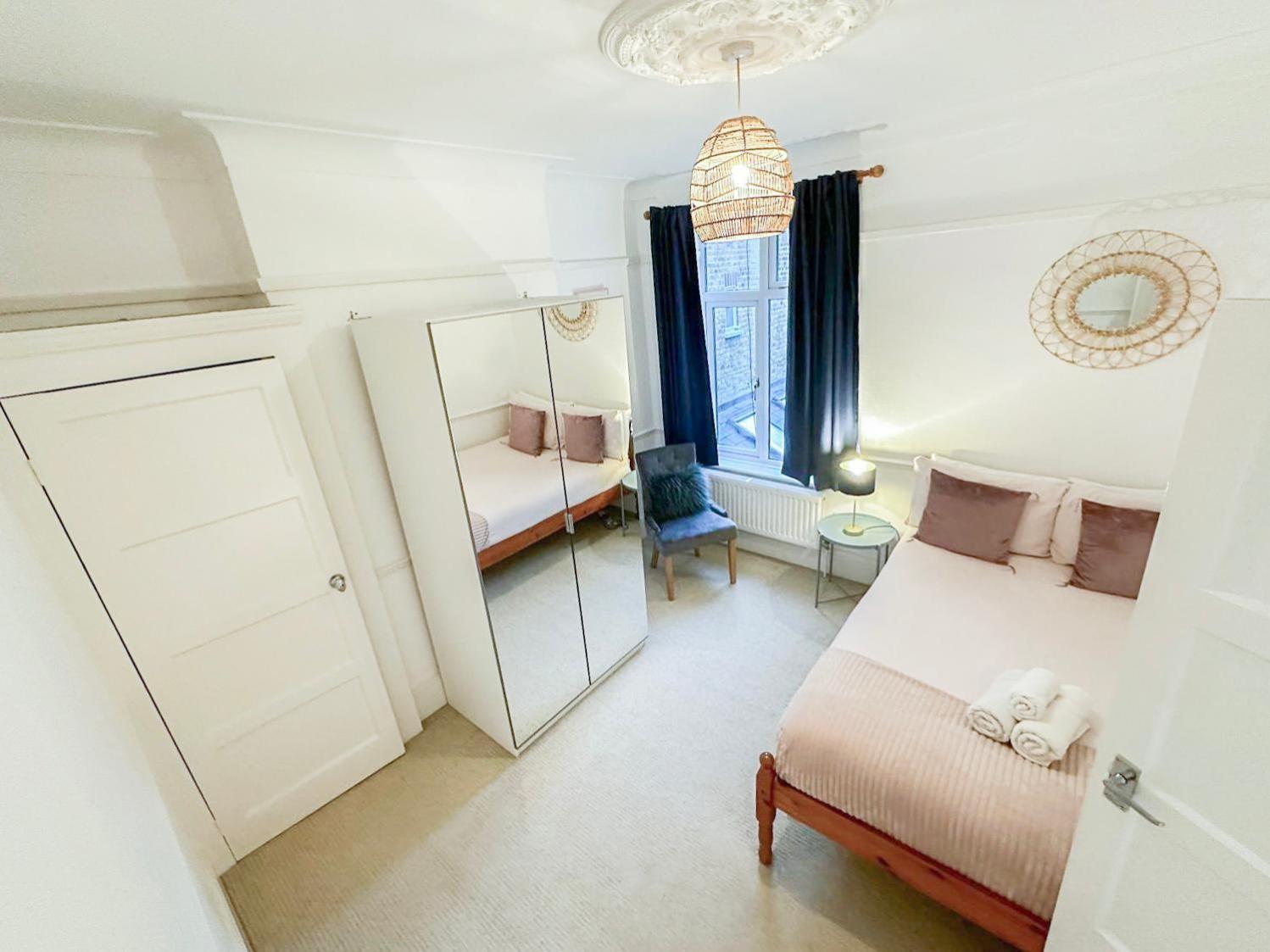 Lovely 3 Bedroom Maisonette With Private Roof Terrace In Hammersmith Londen Buitenkant foto